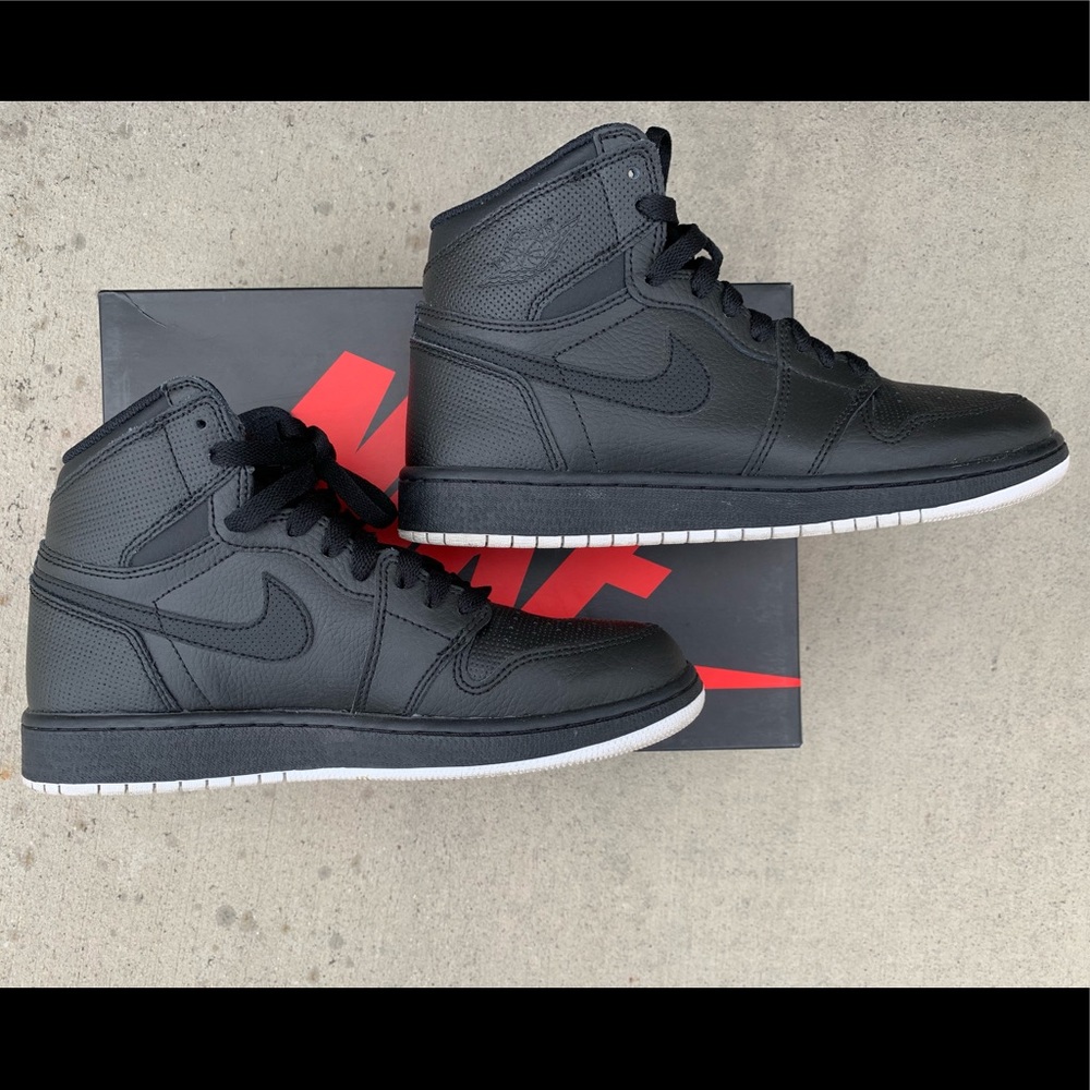 Air Jordan 1 Retro High OG BG size 6.5 GS